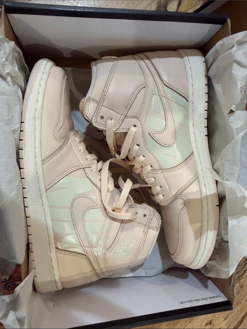 Air Jordan 1 retro high OG. Guava Ice (2018)